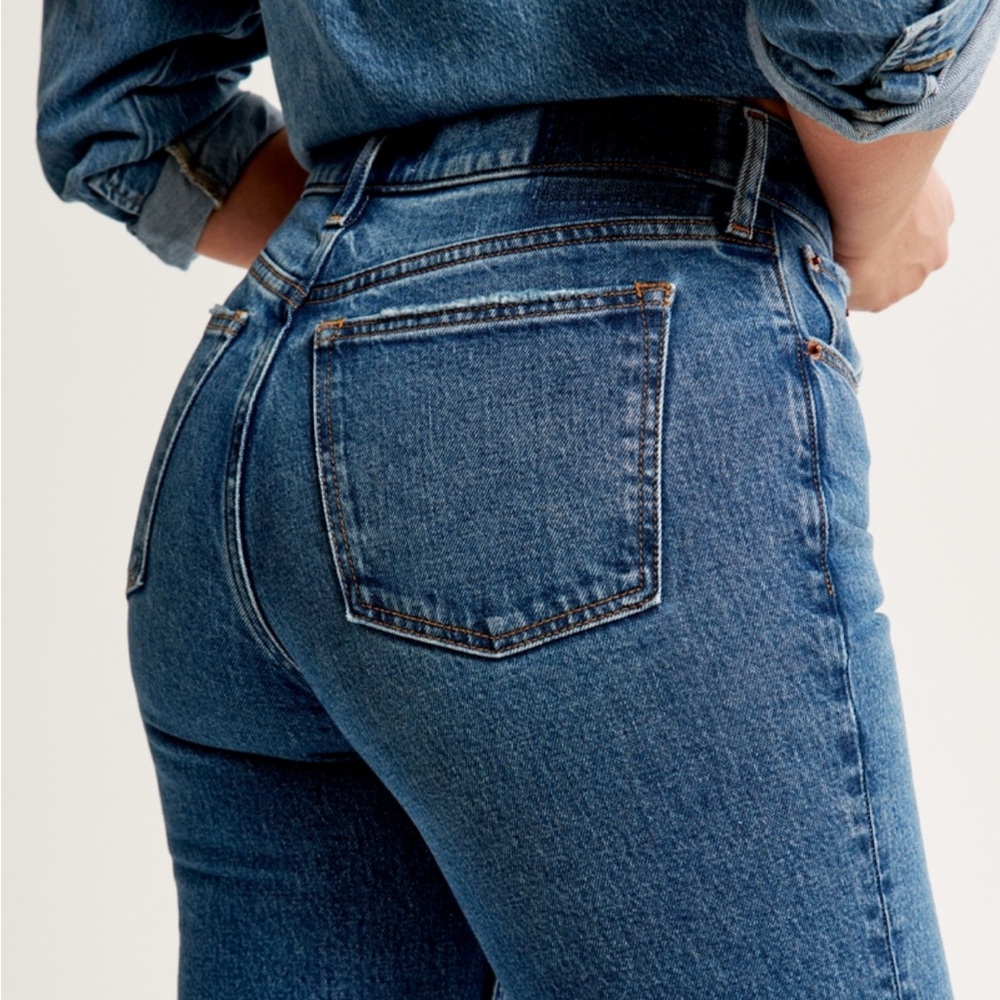 A&F 90s curve love straight Jean